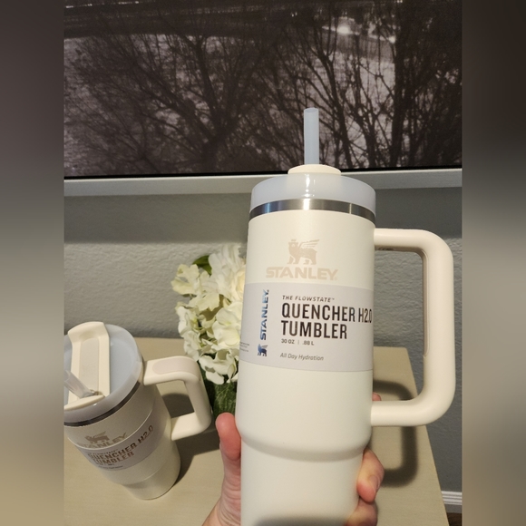 (2) NWT Stanley Cream 30 oz Flowstate Quencher H20 Tumblers - Picture 12 of 12